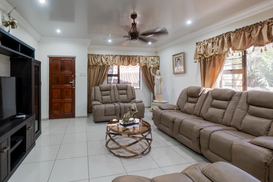 4 Bedroom Property for Sale in Amanzimtoti KwaZulu-Natal