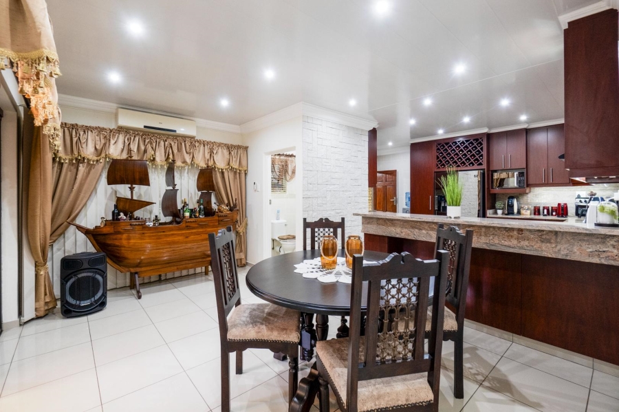 4 Bedroom Property for Sale in Amanzimtoti KwaZulu-Natal