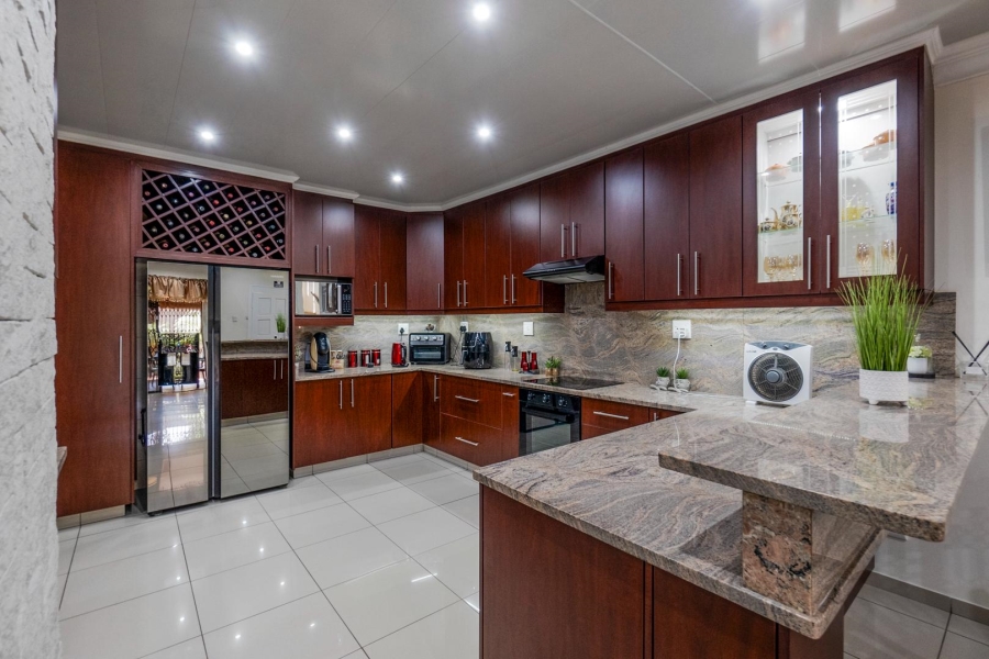 4 Bedroom Property for Sale in Amanzimtoti KwaZulu-Natal