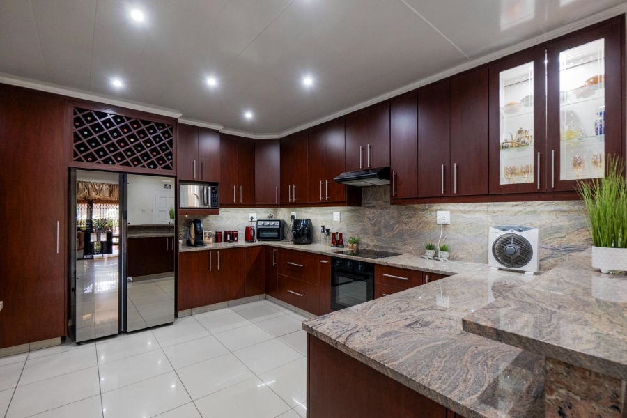 4 Bedroom Property for Sale in Amanzimtoti KwaZulu-Natal