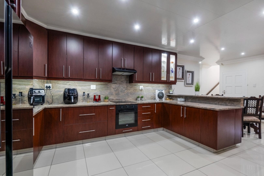 4 Bedroom Property for Sale in Amanzimtoti KwaZulu-Natal