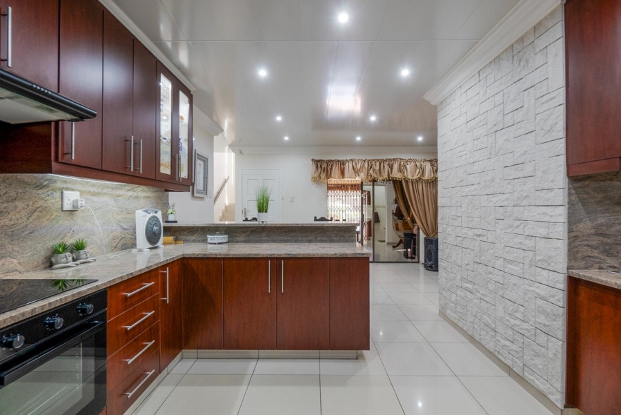 4 Bedroom Property for Sale in Amanzimtoti KwaZulu-Natal