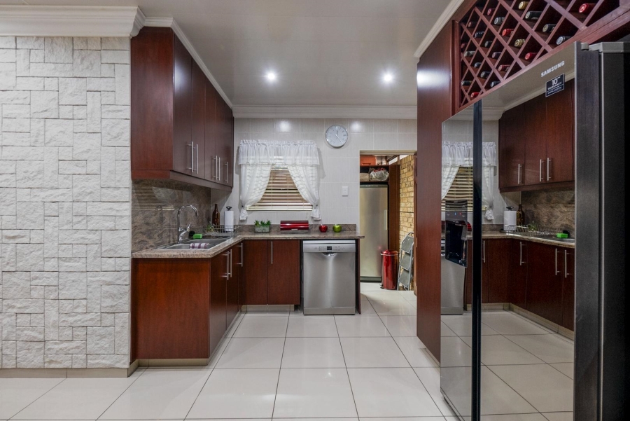 4 Bedroom Property for Sale in Amanzimtoti KwaZulu-Natal