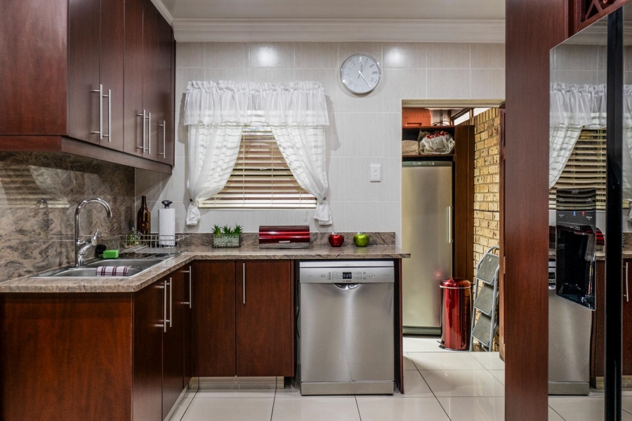 4 Bedroom Property for Sale in Amanzimtoti KwaZulu-Natal