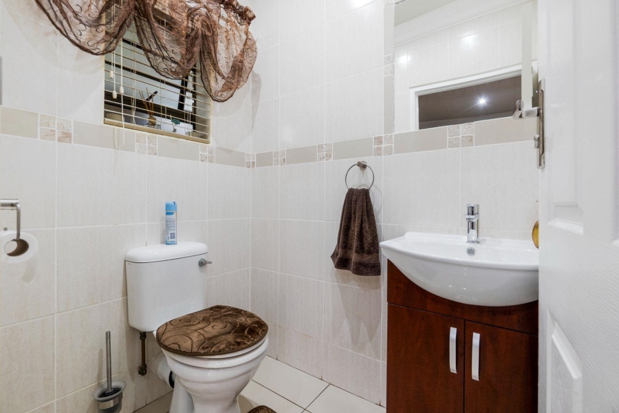 4 Bedroom Property for Sale in Amanzimtoti KwaZulu-Natal