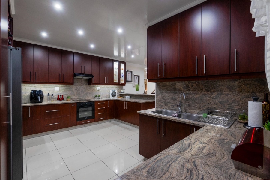 4 Bedroom Property for Sale in Amanzimtoti KwaZulu-Natal