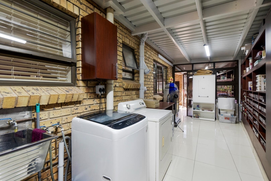 4 Bedroom Property for Sale in Amanzimtoti KwaZulu-Natal