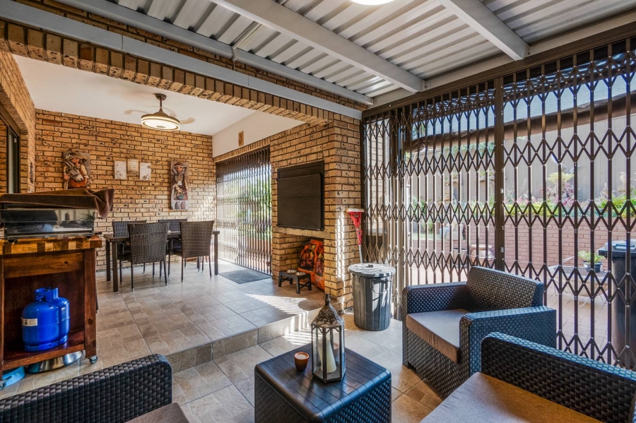 4 Bedroom Property for Sale in Amanzimtoti KwaZulu-Natal