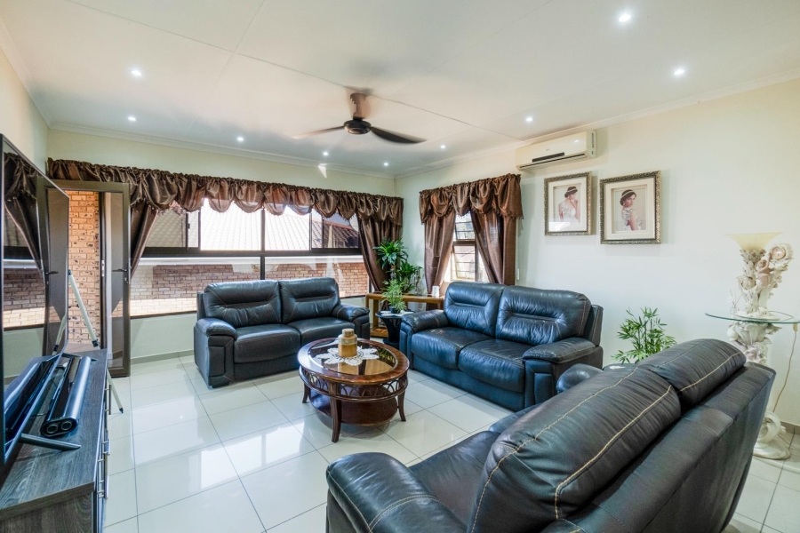 4 Bedroom Property for Sale in Amanzimtoti KwaZulu-Natal