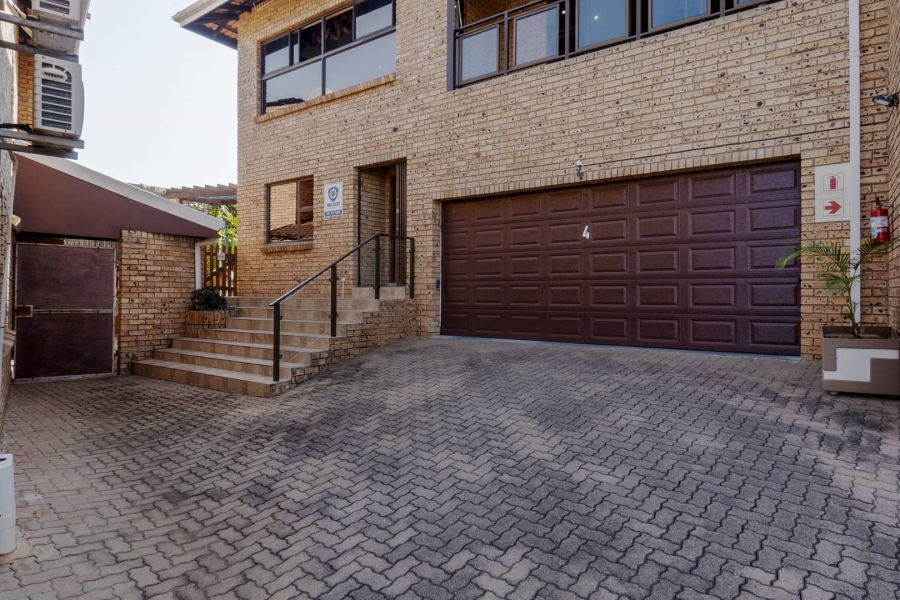 4 Bedroom Property for Sale in Amanzimtoti KwaZulu-Natal