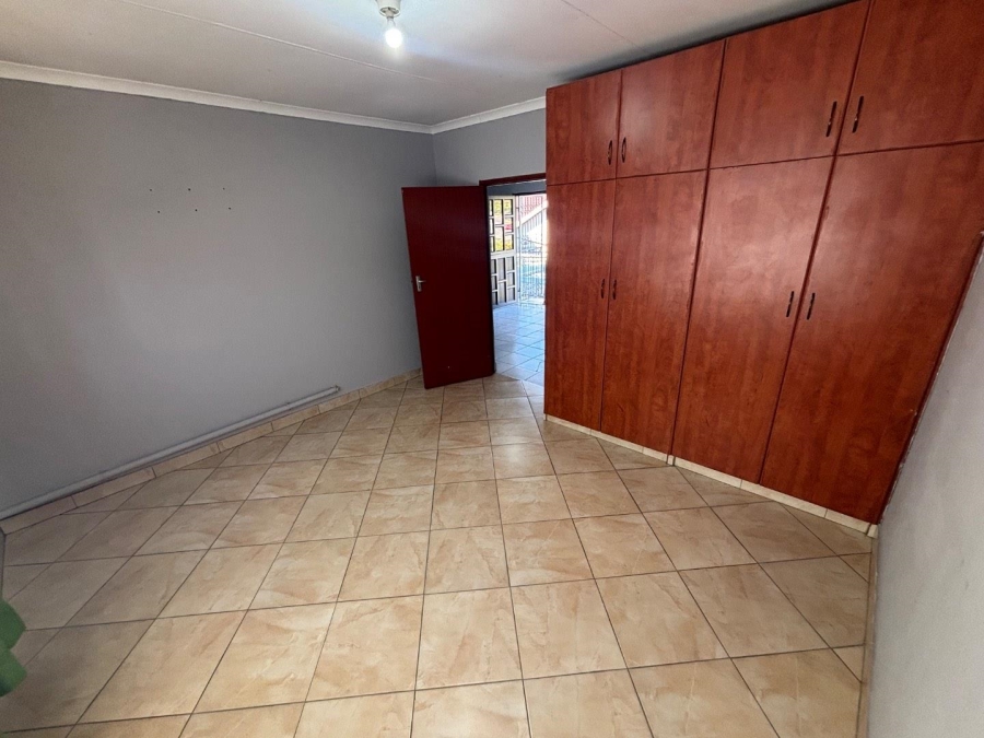 To Let 2 Bedroom Property for Rent in Malvern KwaZulu-Natal