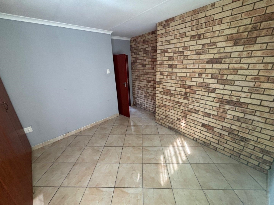 To Let 2 Bedroom Property for Rent in Malvern KwaZulu-Natal