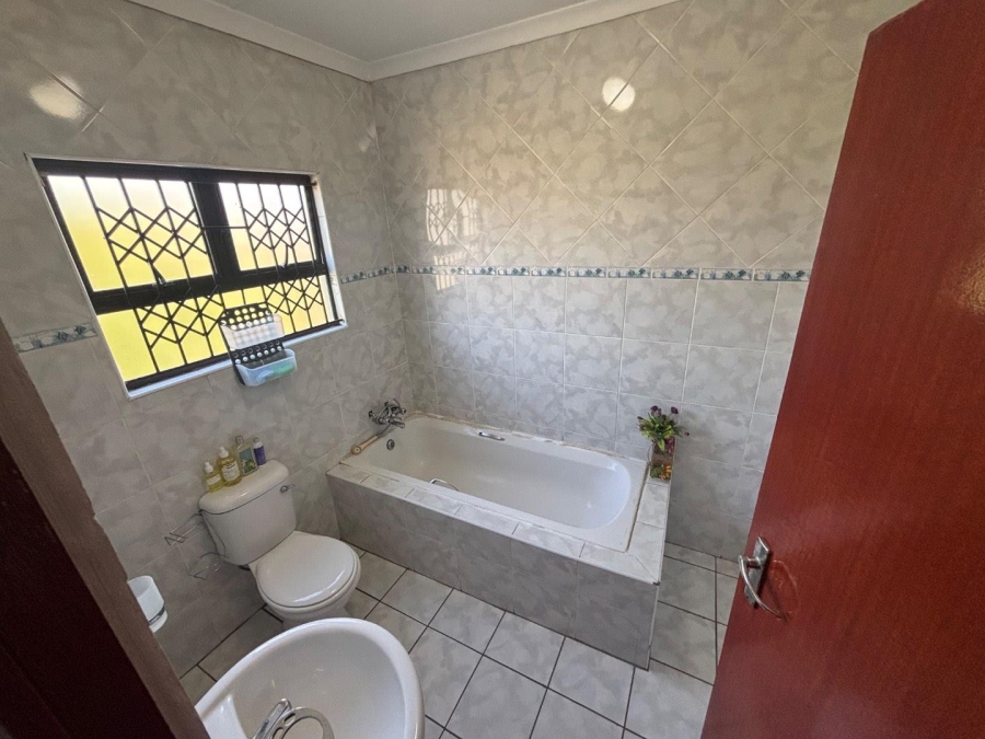 To Let 2 Bedroom Property for Rent in Malvern KwaZulu-Natal
