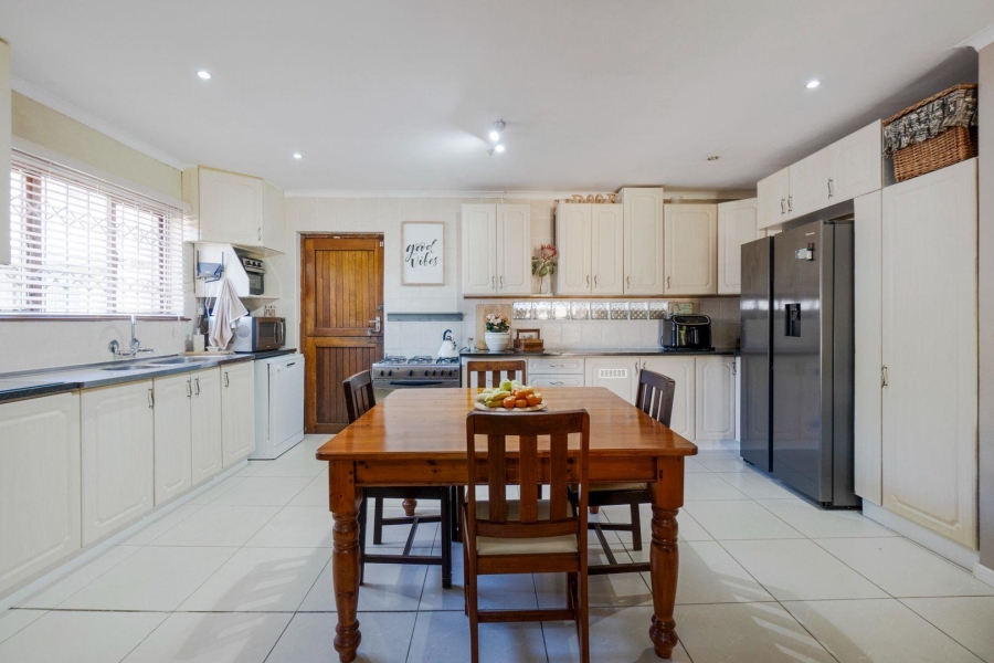 7 Bedroom Property for Sale in Amanzimtoti KwaZulu-Natal