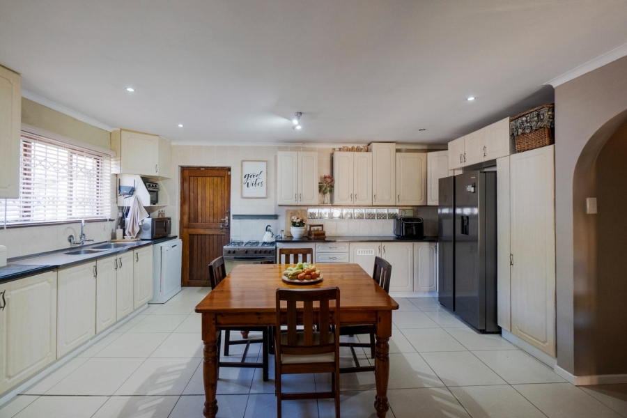 7 Bedroom Property for Sale in Amanzimtoti KwaZulu-Natal