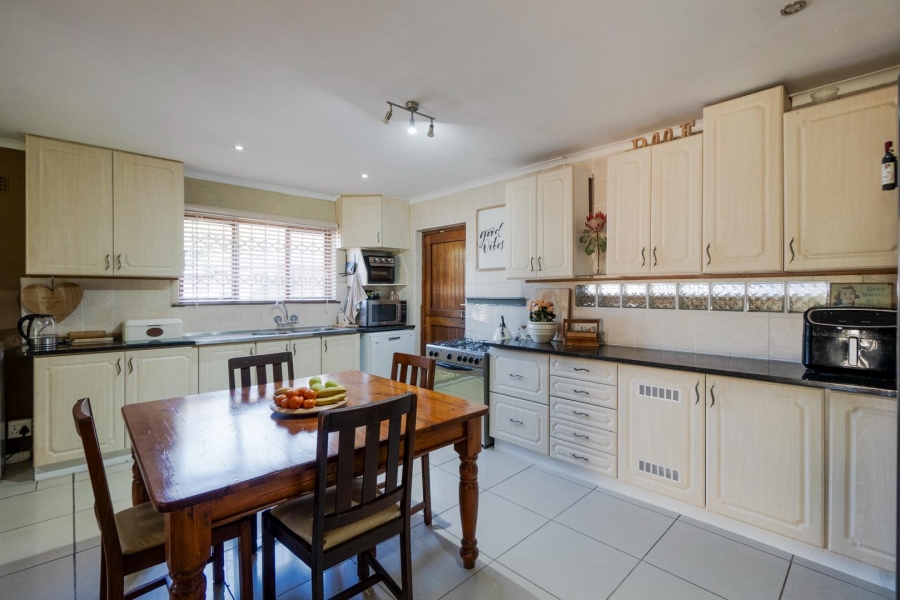 7 Bedroom Property for Sale in Amanzimtoti KwaZulu-Natal