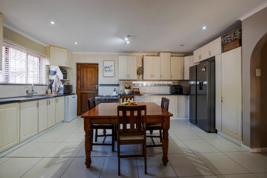 7 Bedroom Property for Sale in Amanzimtoti KwaZulu-Natal