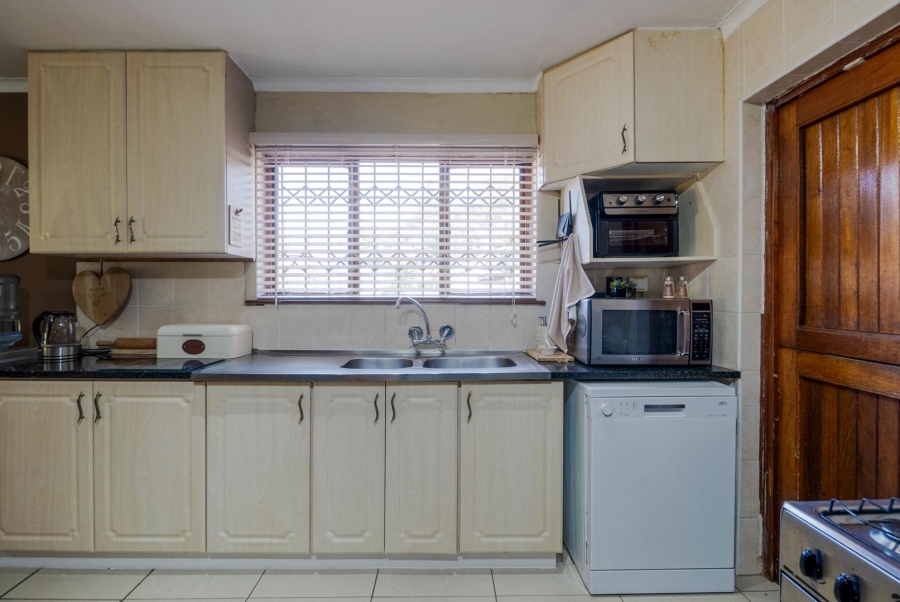 7 Bedroom Property for Sale in Amanzimtoti KwaZulu-Natal