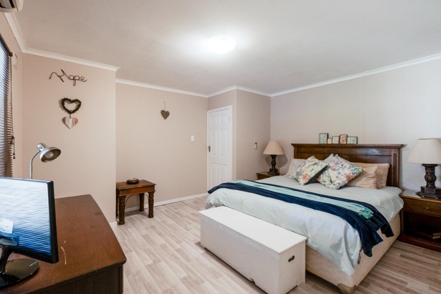 7 Bedroom Property for Sale in Amanzimtoti KwaZulu-Natal
