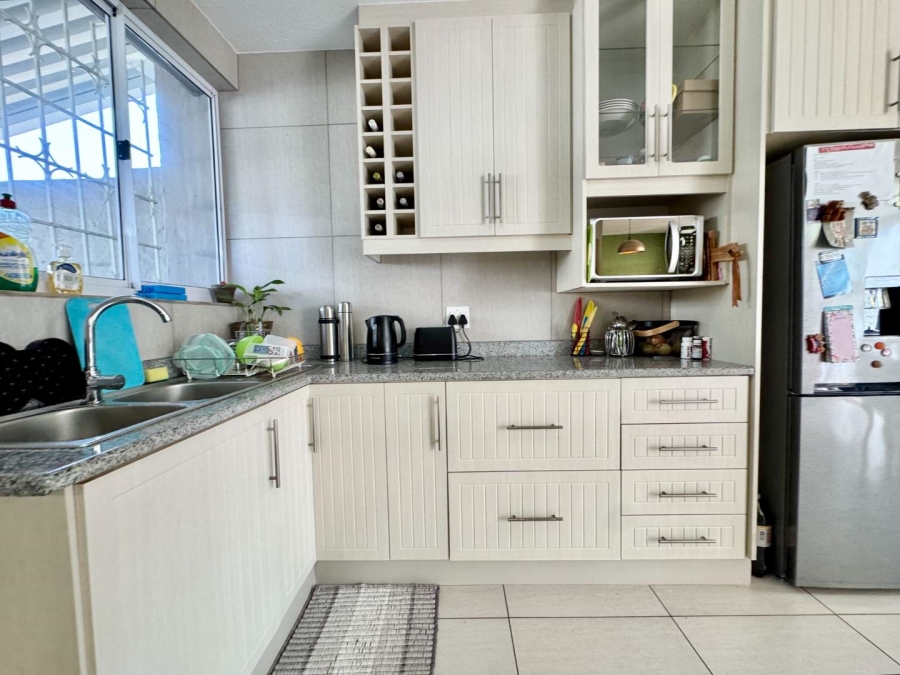 2 Bedroom Property for Sale in Sunningdale KwaZulu-Natal