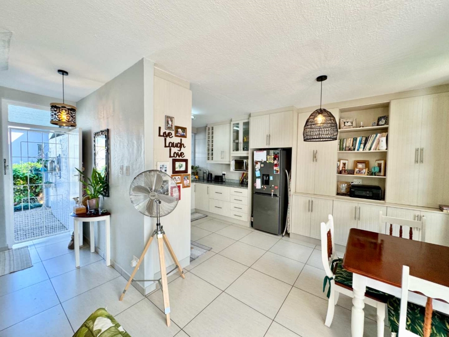 2 Bedroom Property for Sale in Sunningdale KwaZulu-Natal