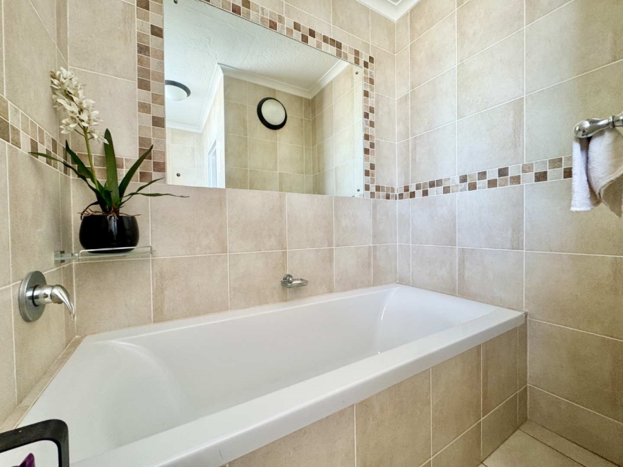2 Bedroom Property for Sale in Sunningdale KwaZulu-Natal