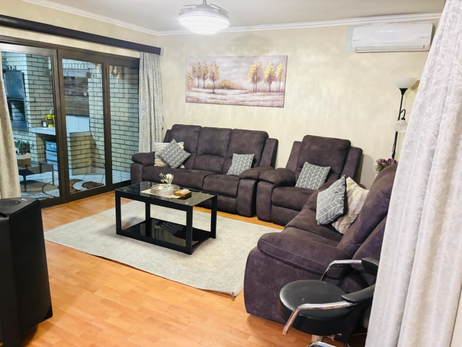 To Let 3 Bedroom Property for Rent in Meer En See KwaZulu-Natal