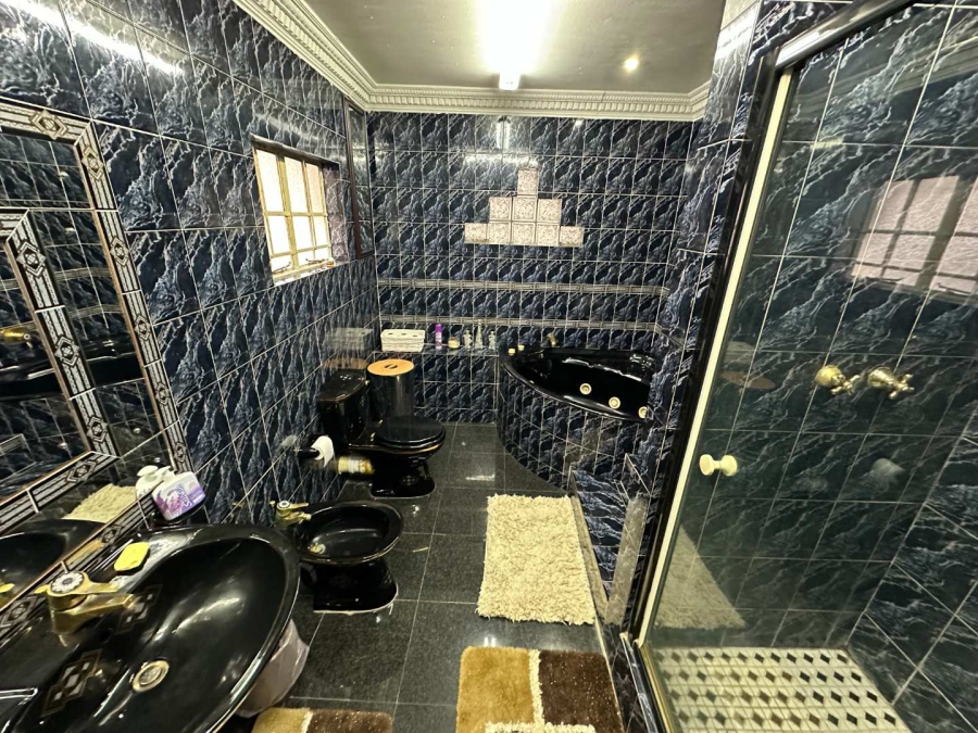 7 Bedroom Property for Sale in Dundee KwaZulu-Natal