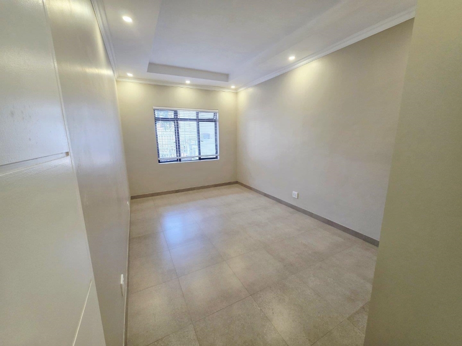 To Let 1 Bedroom Property for Rent in Kloof KwaZulu-Natal