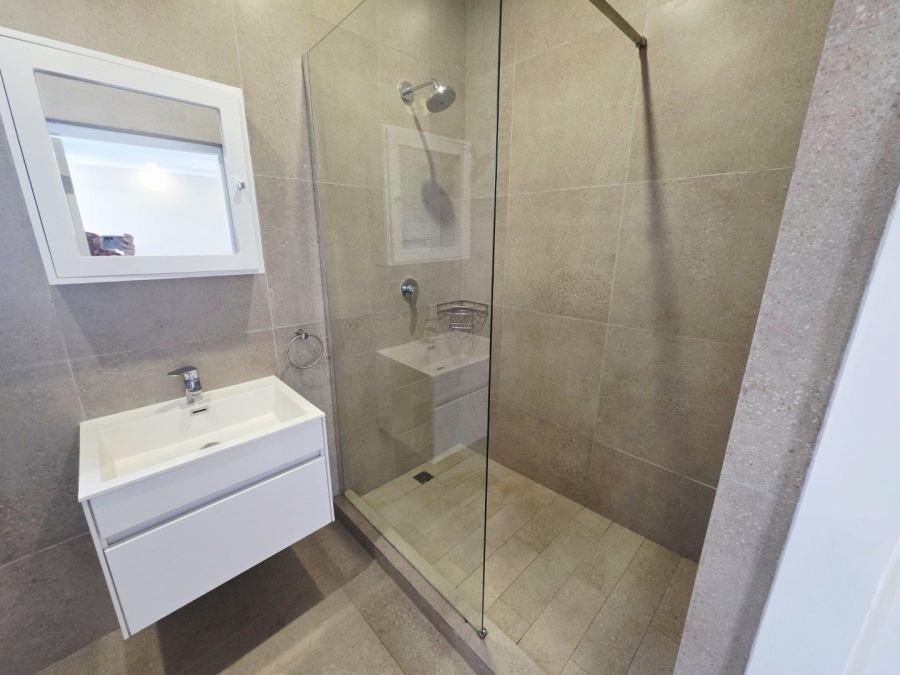 To Let 1 Bedroom Property for Rent in Kloof KwaZulu-Natal