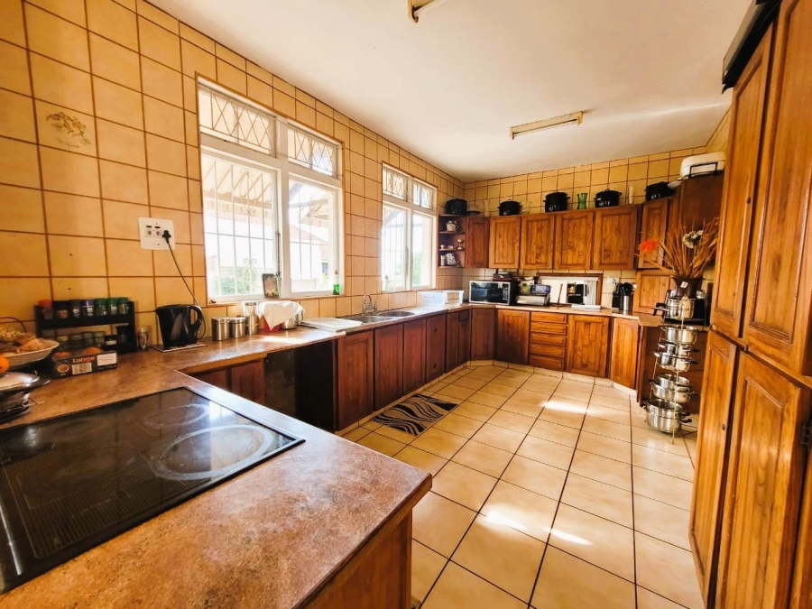6 Bedroom Property for Sale in Glenwood KwaZulu-Natal