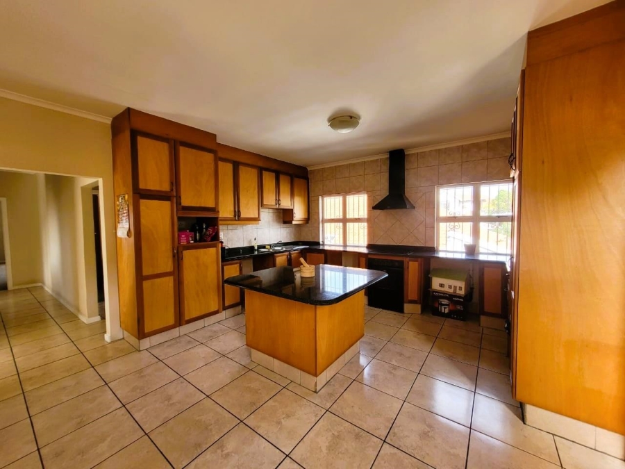 6 Bedroom Property for Sale in Glenwood KwaZulu-Natal