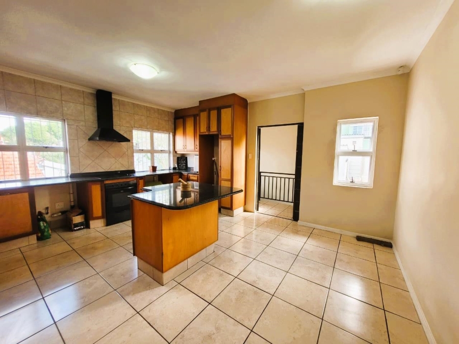 6 Bedroom Property for Sale in Glenwood KwaZulu-Natal