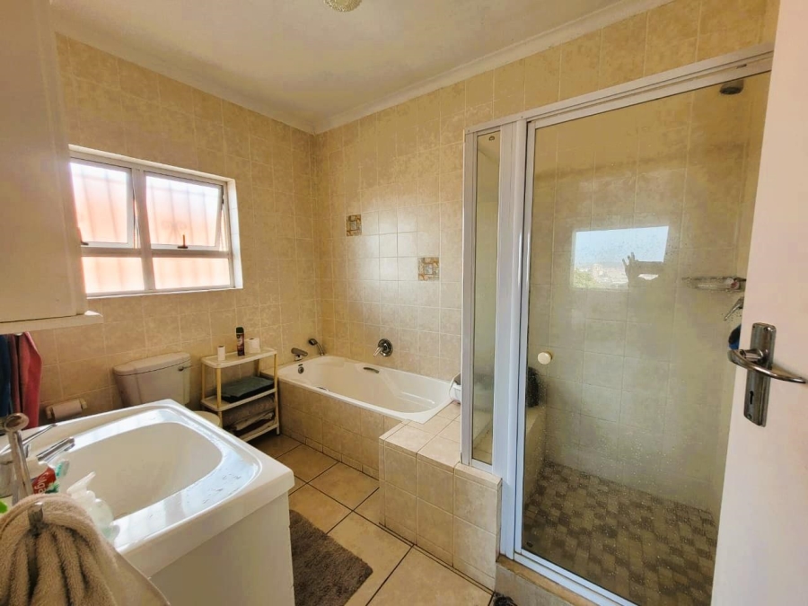 6 Bedroom Property for Sale in Glenwood KwaZulu-Natal