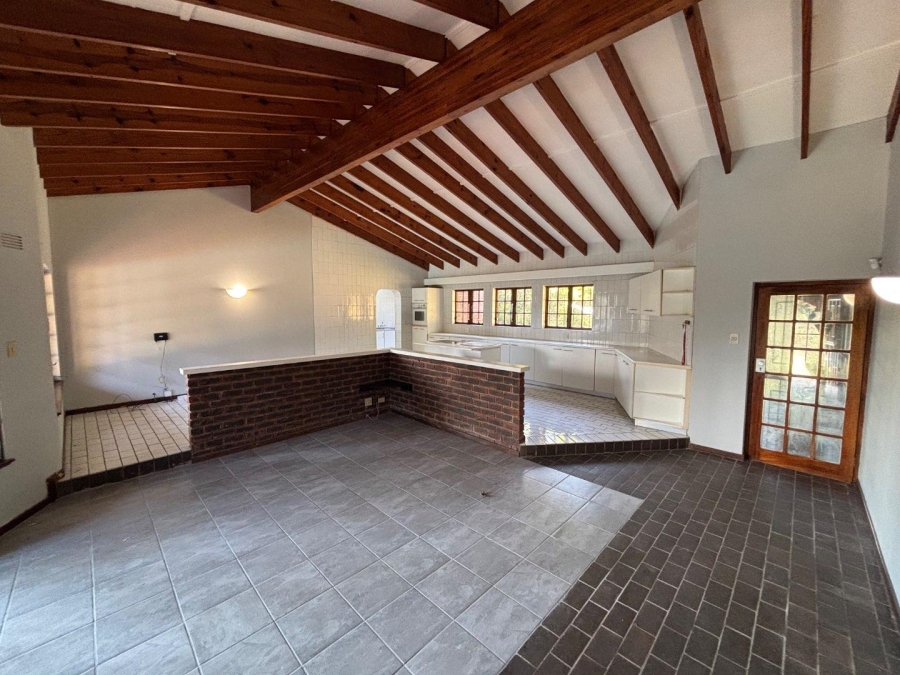 To Let 4 Bedroom Property for Rent in Kloof KwaZulu-Natal