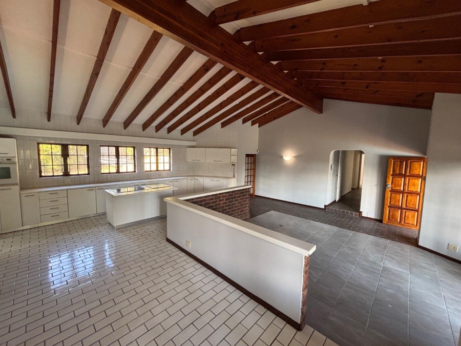 To Let 4 Bedroom Property for Rent in Kloof KwaZulu-Natal