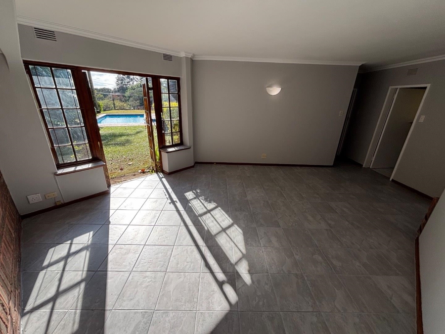 To Let 4 Bedroom Property for Rent in Kloof KwaZulu-Natal