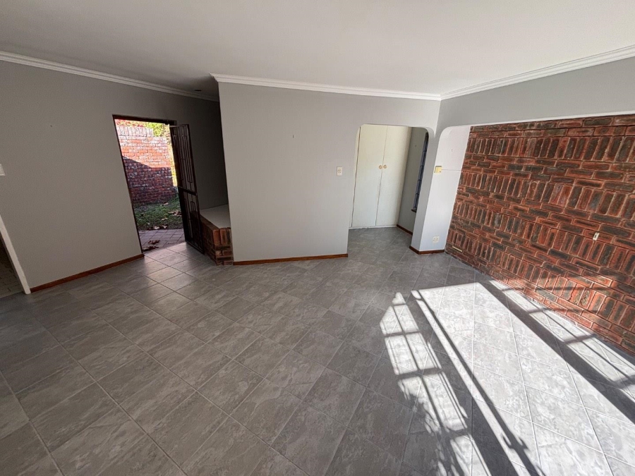 To Let 4 Bedroom Property for Rent in Kloof KwaZulu-Natal