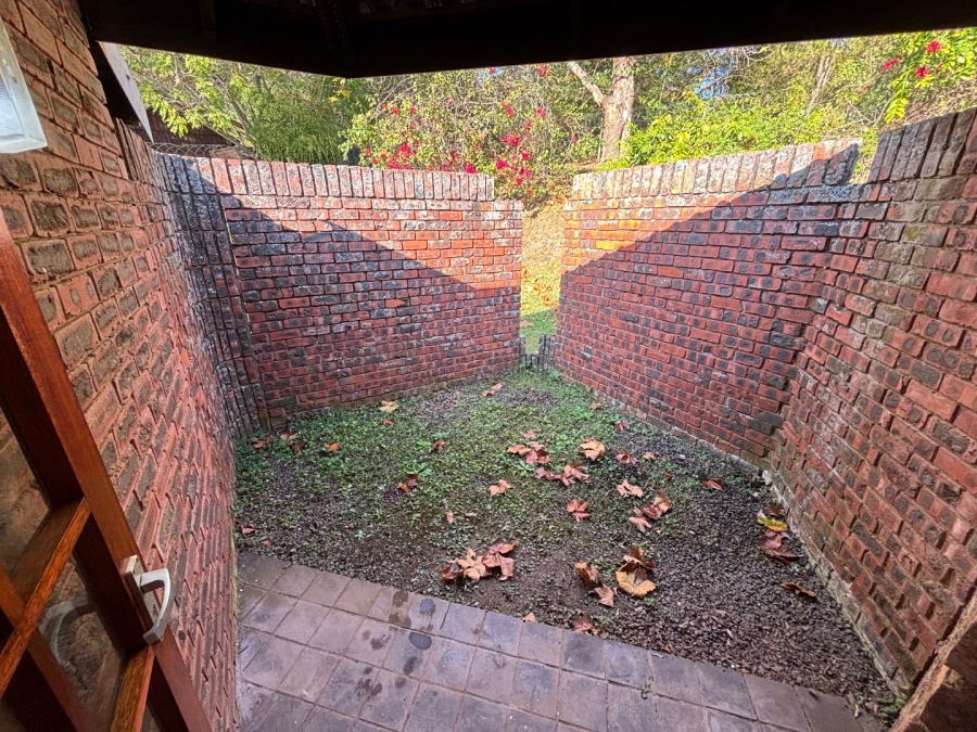 To Let 4 Bedroom Property for Rent in Kloof KwaZulu-Natal