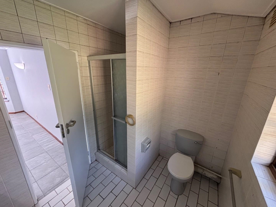 To Let 4 Bedroom Property for Rent in Kloof KwaZulu-Natal