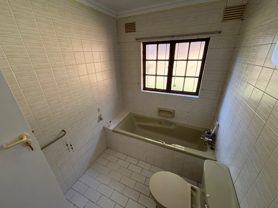 To Let 4 Bedroom Property for Rent in Kloof KwaZulu-Natal