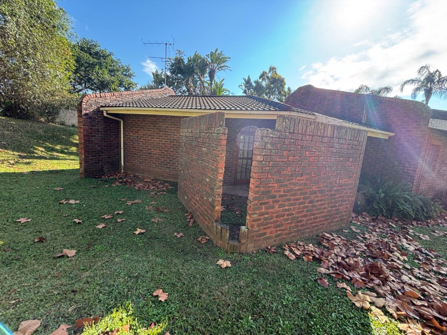 To Let 4 Bedroom Property for Rent in Kloof KwaZulu-Natal