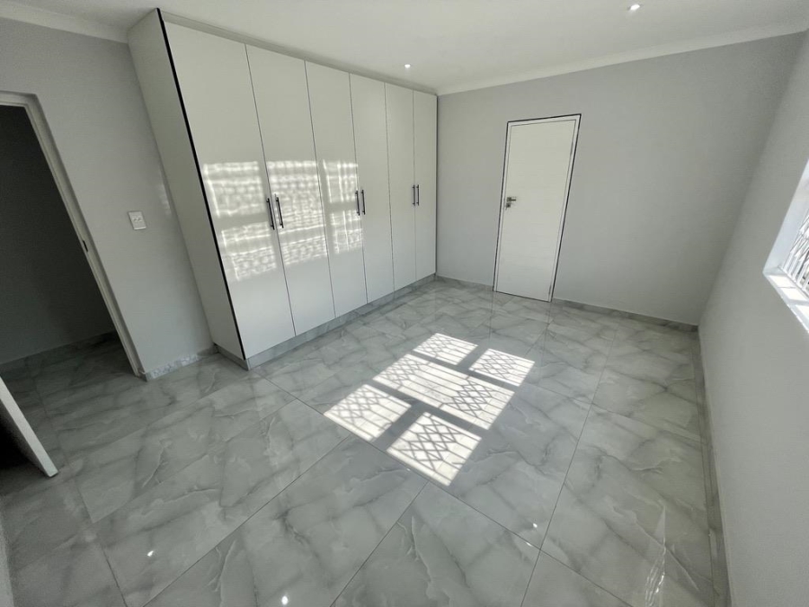 To Let 5 Bedroom Property for Rent in Somerset Park KwaZulu-Natal