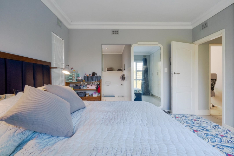 4 Bedroom Property for Sale in Amanzimtoti KwaZulu-Natal