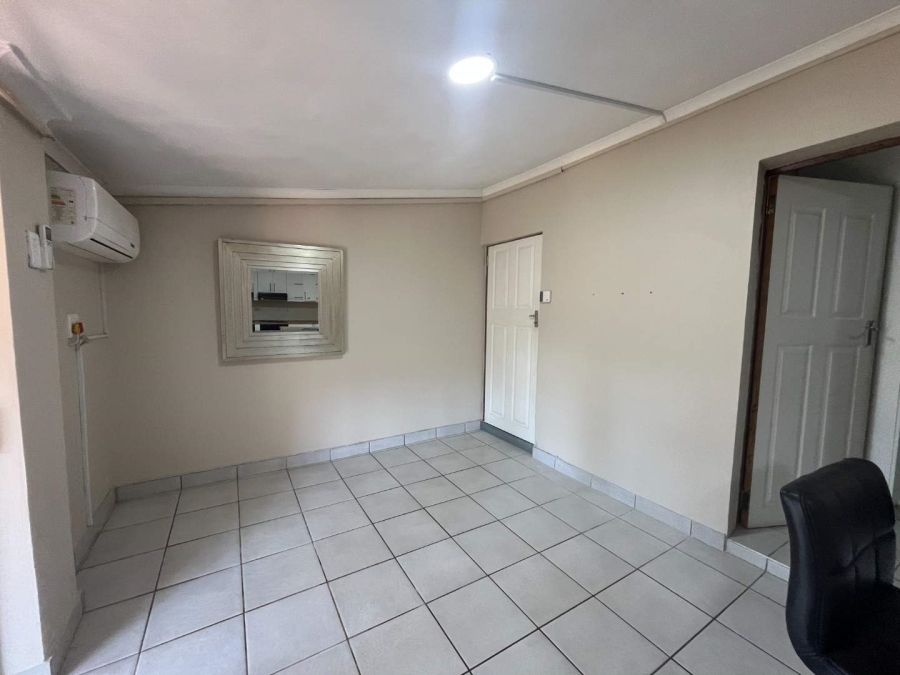 To Let 1 Bedroom Property for Rent in Durban North KwaZulu-Natal