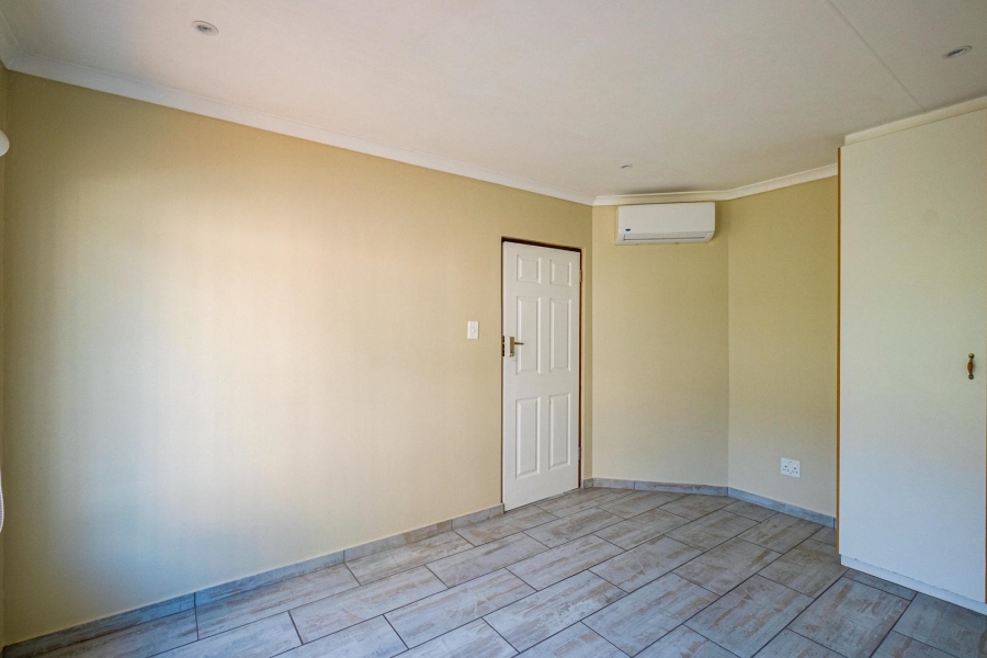 2 Bedroom Property for Sale in Amanzimtoti KwaZulu-Natal