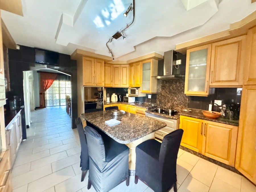 To Let 6 Bedroom Property for Rent in Somerset Park KwaZulu-Natal