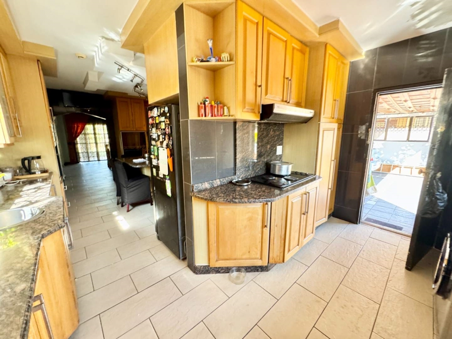 To Let 6 Bedroom Property for Rent in Somerset Park KwaZulu-Natal