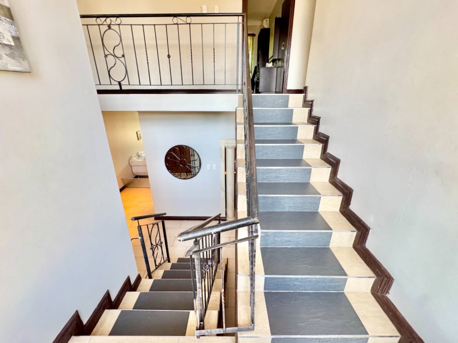 To Let 6 Bedroom Property for Rent in Somerset Park KwaZulu-Natal