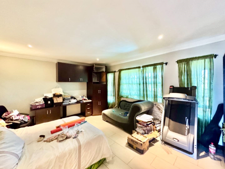 To Let 6 Bedroom Property for Rent in Somerset Park KwaZulu-Natal